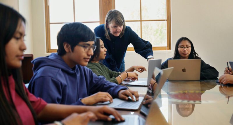To celebrate World Teachers’ Day, Apple launched new free classroom resources to help educators and students embrace creativity in any lesson, in addition to curating special collections across Apple services.
