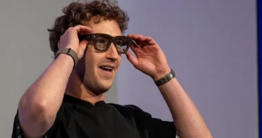 Meta shifts some metaverse investments to AI smart glasses